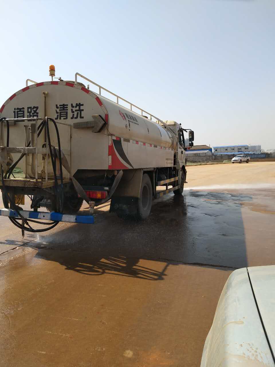 沿线洒水降尘2